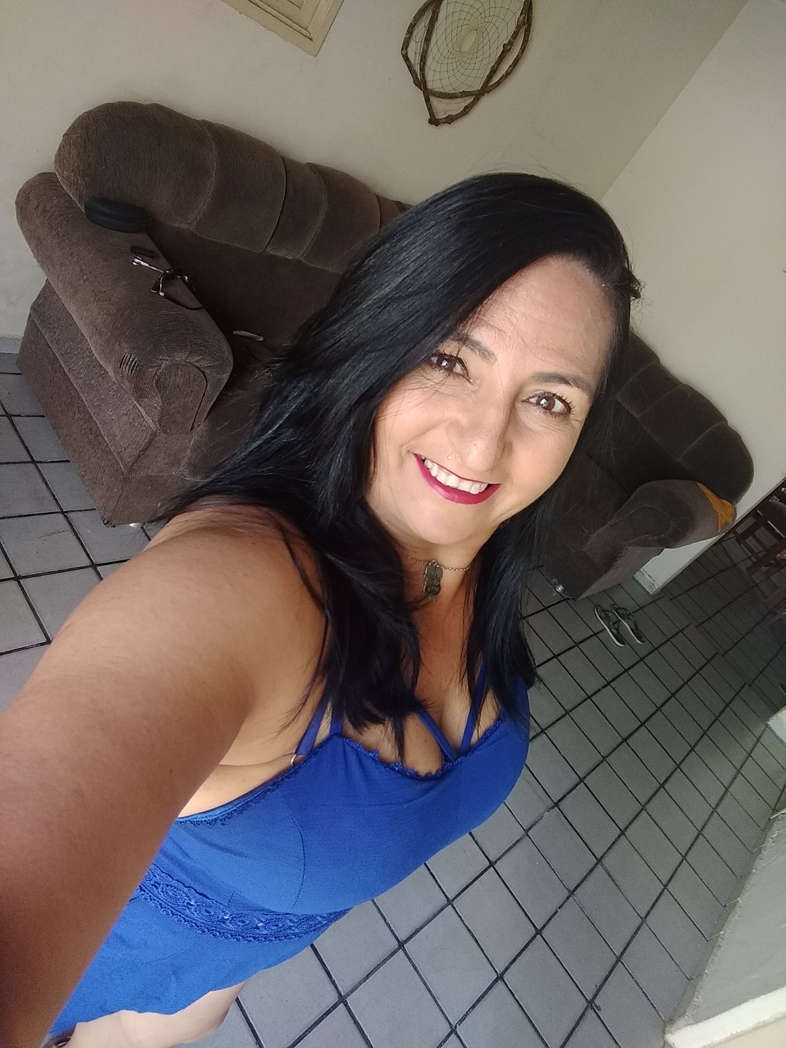 Sou uma leonina de personalidade forte, guerreira, corajosa e muito carismática, gosto de ajudar mas odeio quem trai a minha confiança.