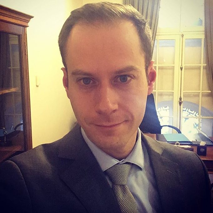 Abogado, Doctor en Derecho y profesor @DerechoAutonoma