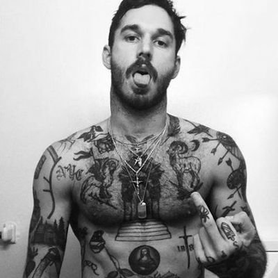 Tatuador en SkinDeep.
No juzgues un libro por su portada.
Impulsivo, terco y obstinado.
2/5 Maddox
#RP