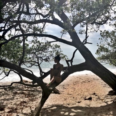 itsmowandering's profile picture. Even on cloudy days, I keep my eyes fixed on the sun