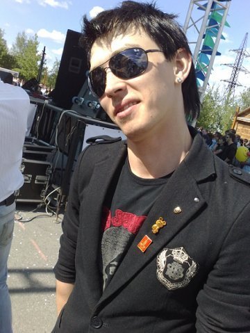 TheEvgenio's profile picture. =Young Sunny Man=

=If you don't know where you are going, any road will take you there.=