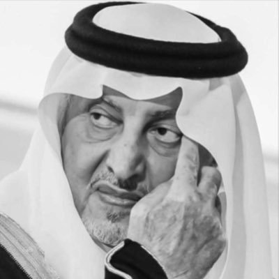 اعشق الگتابه واثق بما اگتبه ففيه ترفيهاً لنفسي واعيد تغريد مايعجبني.؛.