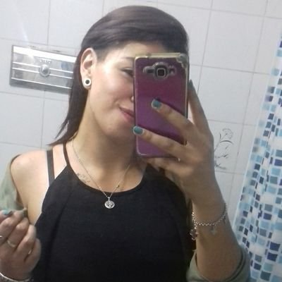 DannaGonzalezPR's profile picture. Dejo a mis ojos ver allí ...
                                                           y nada atrapa mi atención.