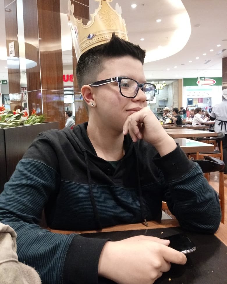 Te trago na dor de cada trago
Gremista
Bacharel em Psicologia
Namoradinha da Helena