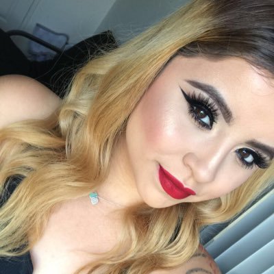 jojoartistryy's profile picture. Instagram @jojoartistryy. Snapchat -joannavel 👶🏻 just here to rant about mom life