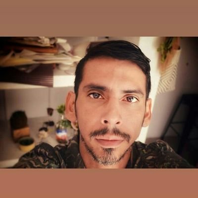 brizlom78's profile picture. Musico y laudero. Fotografo de arte. Amante de la ciencia y la verdad.