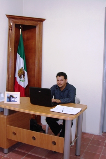 Docente de educación primaria, comprometido con mi país. 
Mi lema la educación es la única arma para sacar adelante a un pueblo.