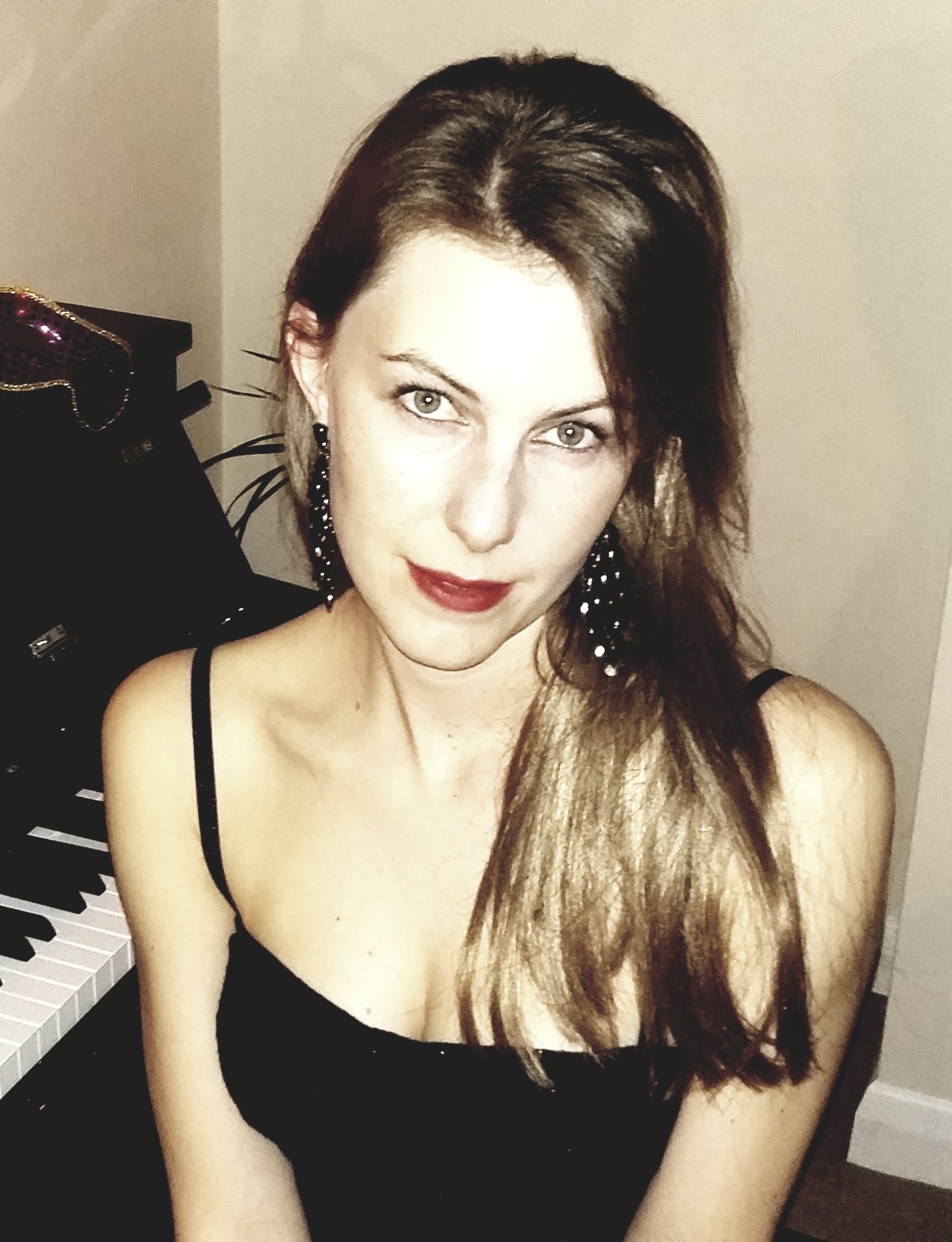 Pianist/Composer /Music Teacher/IOE UCL graduate - researching on education, medical ethnomusicology, philosophy.