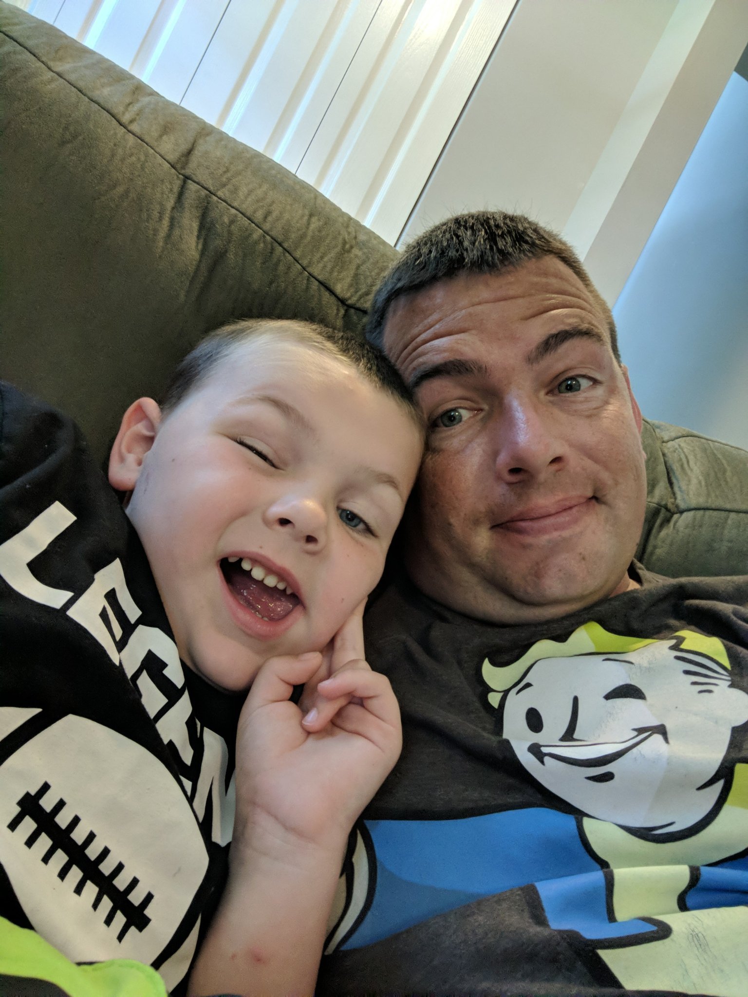 Pezlinskiplays1's profile picture. 