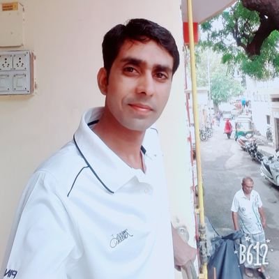 मेने गले मे सारे तावीज़ पहन कर देखे ।
तेरी यादो को जो मिटा सके वो तावीज़ मिला ही नही ।।