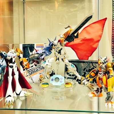 デジモンアドベンチャー 世代でいろんなグッズを買ったり、リアライズのアプリで遊んでいます！！デジモン好きはよろしくお願いします٩( ᐛ )و