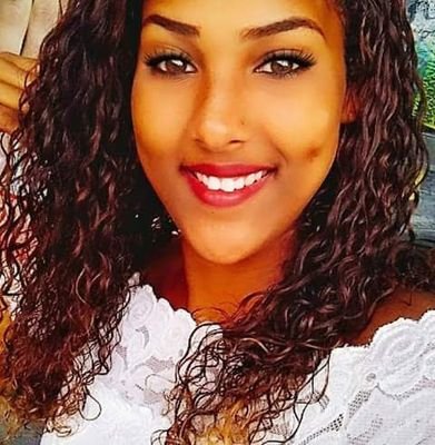 ThaynaSanti22's profile picture. 