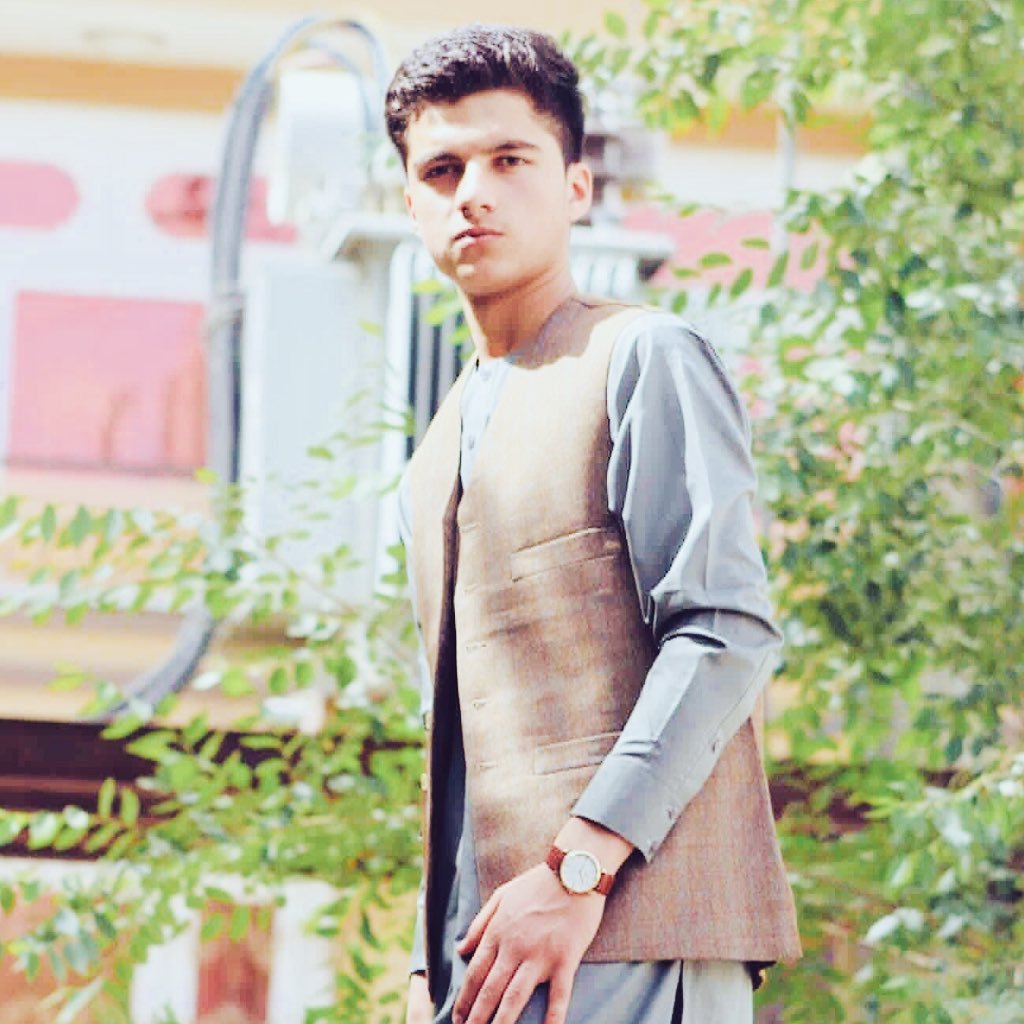 yahyaOm3ry's profile picture. Soccer picnic. music. film. and a little VIP