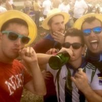 Carlos97Fer's profile picture. Podrán cortar todas las flores, pero no podrán parar la primavera. Enfermero💉💉