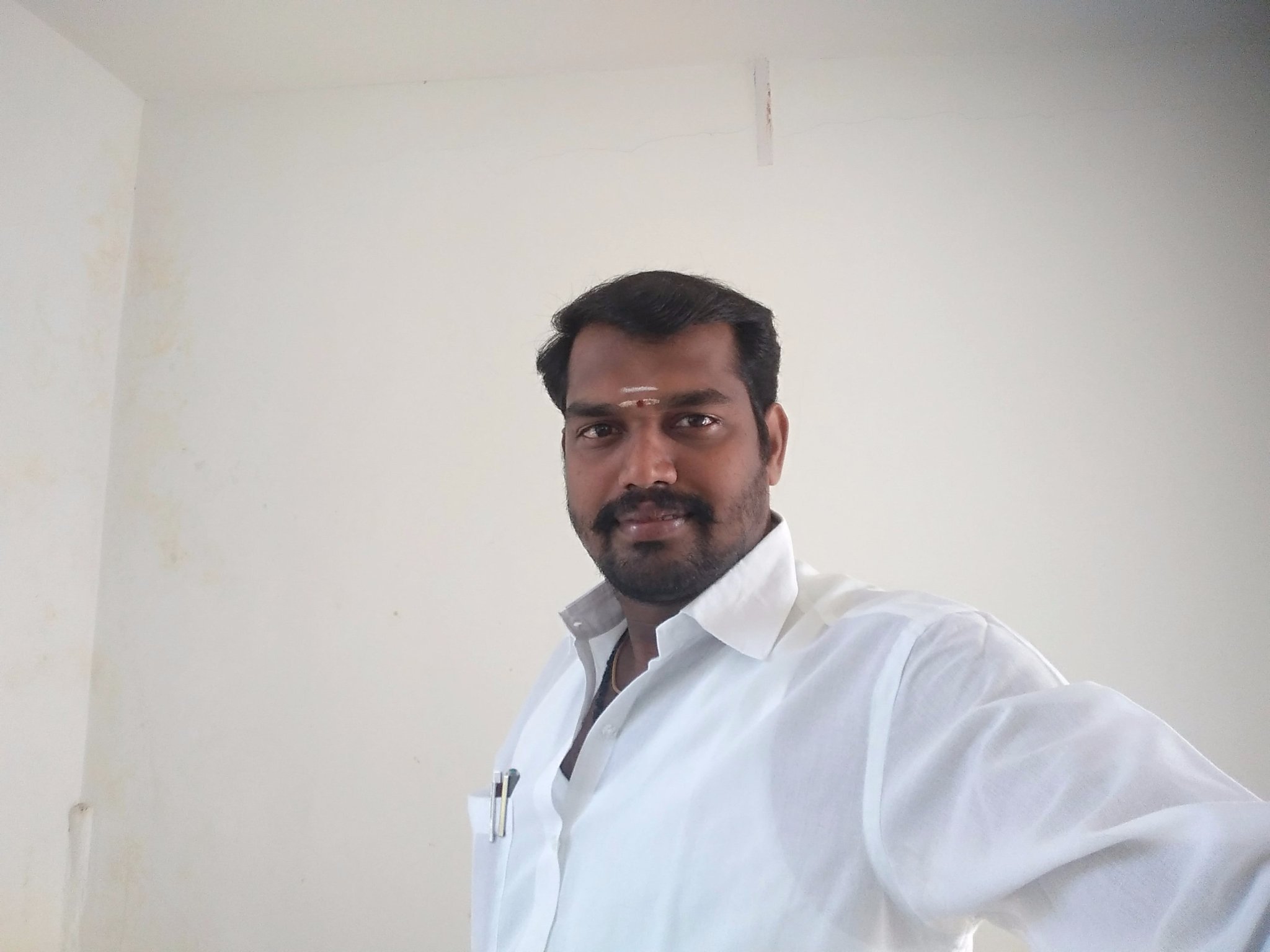 VINOTH25581882's profile picture. 