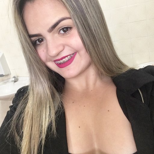 “A gente aguenta como dá, sorri falso enquanto pode, e finge que está bem enquanto consegue.” http://t.co/5E8OUFYIBI