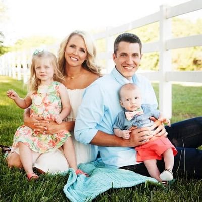 1st grade teacher, married to an adventurer, mother of 2 adorable nuggets, and Dr. Pepper and popcorn enthusiast!