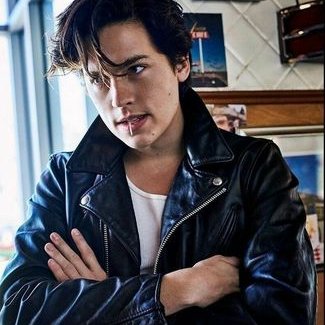 jughead com a jaqueta