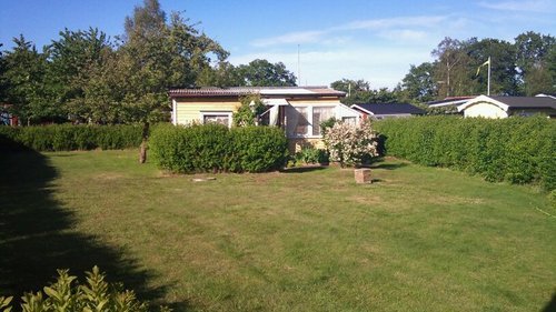 GronaStugan's profile picture. En gul liten stuga från sent 60-tal som snart ska bli grön. Ägs av TheFL och en Twitterlös.