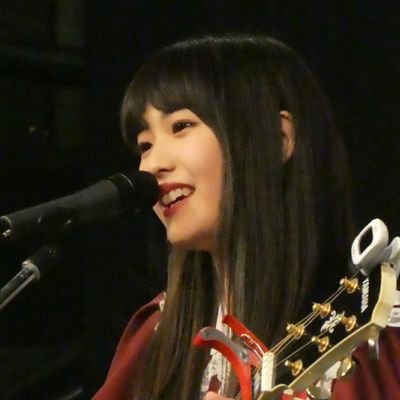 2018年6月に初めて15歳の三阪咲さん@saki_misaka0423の歌を聴いて彼女は人を惹きつけるものを持っていると直感しました。「切実に有名になりたいとは思わない。それよりもたった一人のために歌を届けたい」という彼女の言葉にも心を打たれました。She is Miss Right as an Artist.