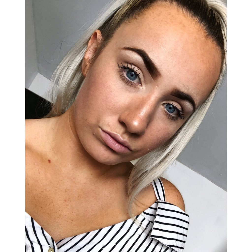 miabu98's profile picture. 