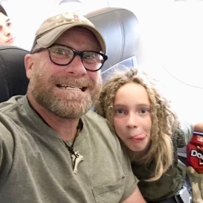 Dad to 4 kids. Try to stay healthy: meditate, stretch, eat right, drink water, exercise a bit, get my blood tested every 3 months. Healthcare entrepreneur.