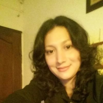 mamá de una hermosa nena, mujer de un maravilloso hombre que supo conquistar mi corazón;
feliz, todo se lo debo a Dios.
