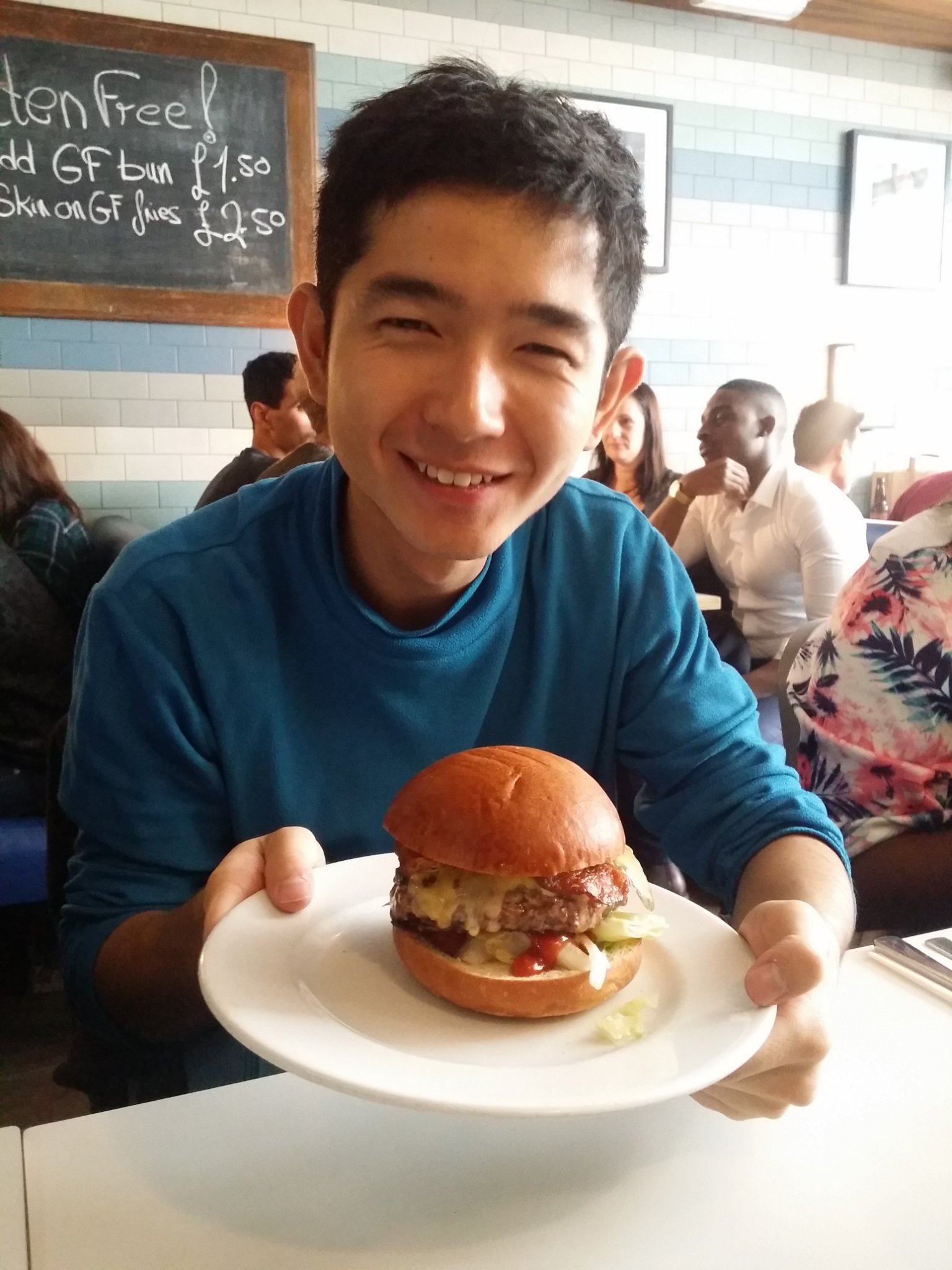 LunFoo's profile picture. My life always be challenged in the world without give up.