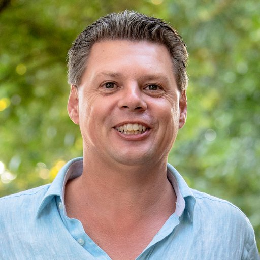 Communication + Media expert in Cycling
Hoofdredactie RIDE Magazine
Analist/reporter WielerFlits
Voorheen Telegraaf
raymond@cyclingopinions.com