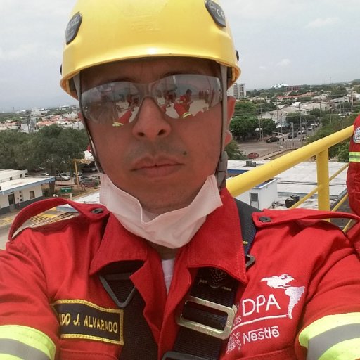 VivesHJ2018's profile picture. Dame tus huellas para usarlas de zapatos...Arjona