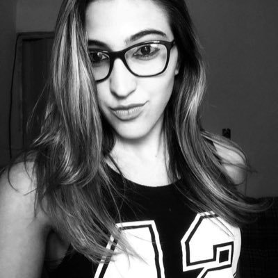 Felicidade não é possuir tudo o que você deseja, mas aprender a amar tudo o que você possui. ✌️ #Snap(gabizzinha18) #Instagram(gabizinharodrigues14) #fotógrafa