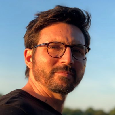 I am an author, a blogger, and internet entrepreneur. I write about common issues, habits with a fresh *no bullshit perspective. Read on and decide for yourself
