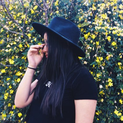 Reginaaluna's profile picture. A r m y 💜