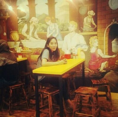 anggiviokomala's profile picture. 