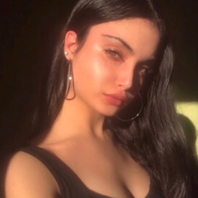 2iTCGL0lCB3HzbG's profile picture. 