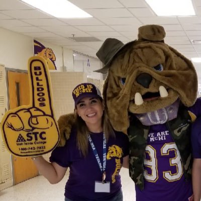 teacher_brii's profile picture. I teach English🍎📚✏️ Changing the world one student at a time🙏🏻