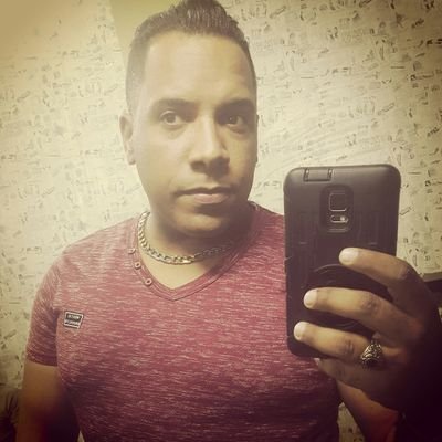 ritrix23's profile picture. Un gran necio, un estupido engreido, egoista y caprichoso, un payaso vanidoso, inconciente y presumido, falso, malo rencoroso, que no tiene corazón.