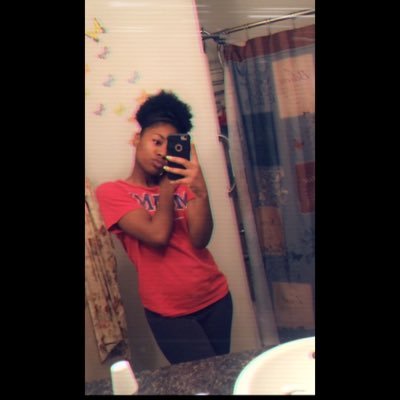 TaneaWillingham's profile picture. Living ➰