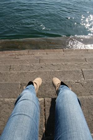 avokintihs's profile picture. moody person