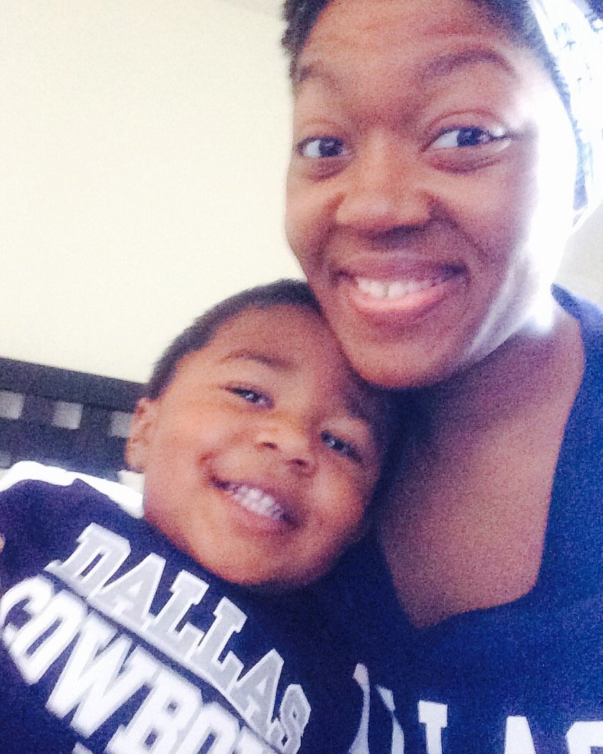 t_marne's profile picture. hola folks, here I, Marne' Moore, a sweet deaf woman, loves to work at bakery and I have one child, Milo 😘