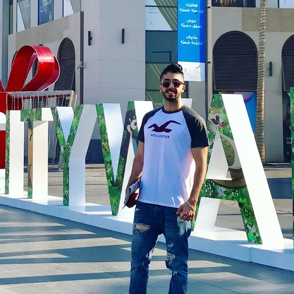 HamzaDahla's profile picture. Graphic Designer@RozanStudios - Facebook/hamzadahla / Linkedln/hamzadahla Hamza.dahla@rozanstudios.com