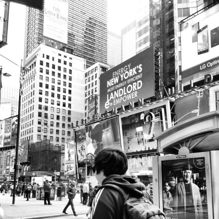 forsurexd's profile picture. clicking buttons