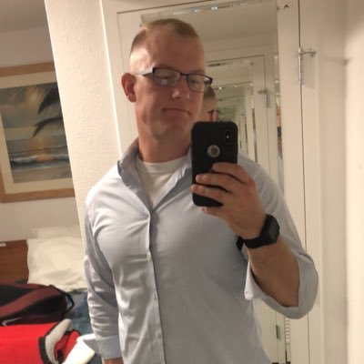 US Navy⚓️ OH✈️HI 
I like to finger paint and do pushups.
Also I'm a great little spoon....