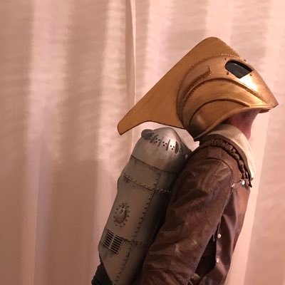 Artist and geek who likes to build things and cosplays.
