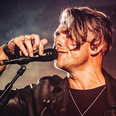 Frontman of @DTTVofficial / sandwich enthusiast / @voxamps artist. š„