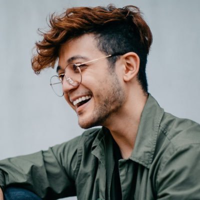 Filipino-Canadian Singer, Songwriter, Host, Voice Talent • IG & FB @giolevy