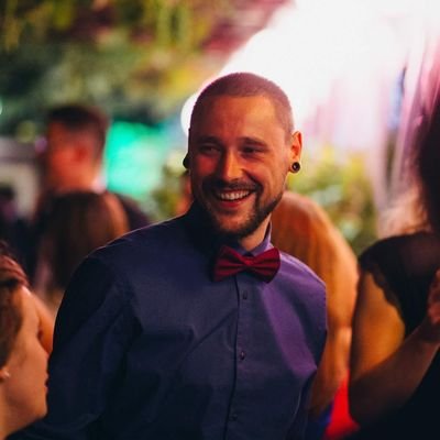 flashLucky's profile picture. if you dont live on the edge, you cant see the view!