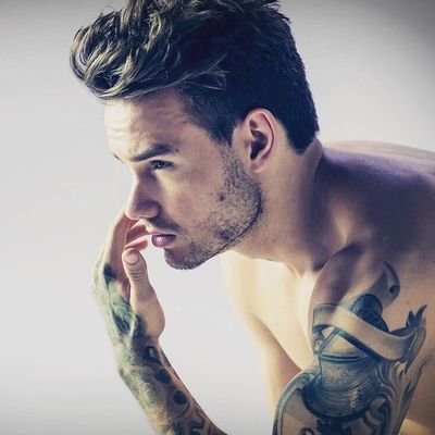 Jess_Laury's profile picture. ∂ιяє¢тισηєя 'тιℓ тнє єη∂
Louis❤️
Harry🧡
Niall💚
Zayn💙
Liam💜

'If somebody raises his index to judge you, raise major for thanking him'
Admin of @1DV0tingTeam