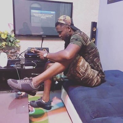 GboyegaL's profile picture. born to rich,born to reign and born to rule