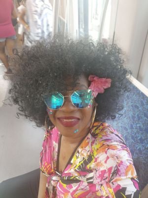 A poet and a Hairstylist I live in Toronto 
My book is called  In The Span of a SunRise @Lulu.com  YouTube channel Dionne Samuels